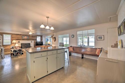 Kentucky Lake Cabin with Private Dock and Fire Pit in New Concord, USA