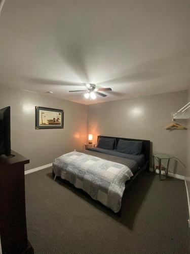 Stoco Lake Lodge Room Type - King Suite