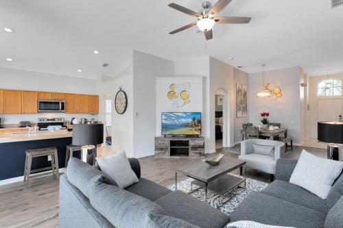 Immaculate 4 bedrooms 3 bathroom in Windsor Palms villa - image 4