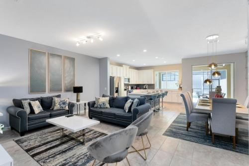 Luxury Town Home With Splash Pool in Solara Resort townhouse - main image