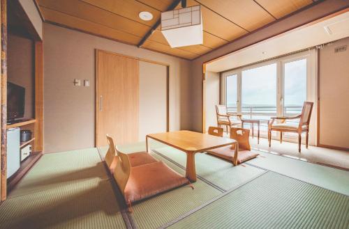 Japanese-Style Room with Lake View - Non-Smoking