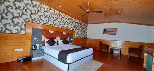 Hotel White