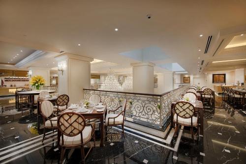 Apricot Hotel