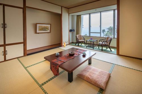 room detail thumbnail 1