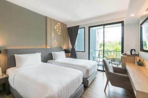 Deluxe Pool View Twin