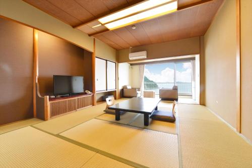 Japanese-Style Room with Ocean View - Main Building - Smoking