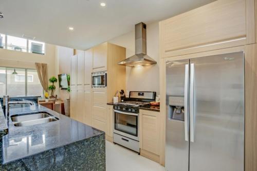 You have Found the Perfect Holiday Townhome on Magic Village Resort with every 5 Star Amenity Orlando Townhome 3705 - image 3