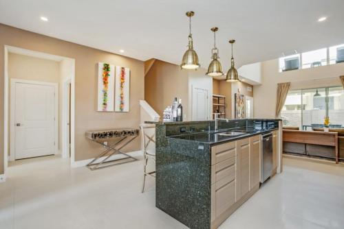 You have Found the Perfect Holiday Townhome on Magic Village Resort with every 5 Star Amenity Orlando Townhome 3705 - image 5