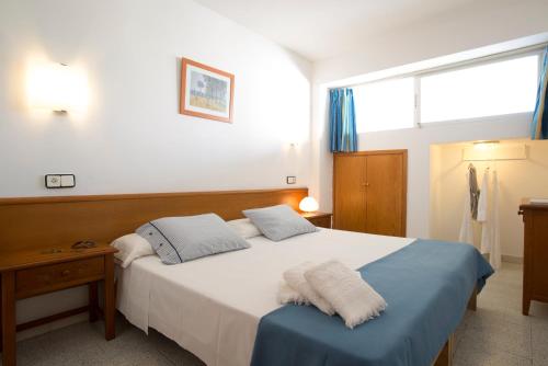 Magalluf Strip Apartment Ideally located in the Calvia area, Magalluf Strip Apartment promises a relaxing and wonderful visit. The property offers a high standard of service and amenities to suit the individual needs of all t