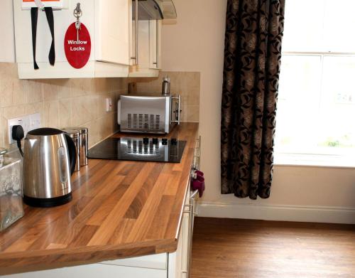 Cotswolds Valleys Accommodation - Bell Apartments - Exclusive use large two bedroom family holiday apartment - image 5