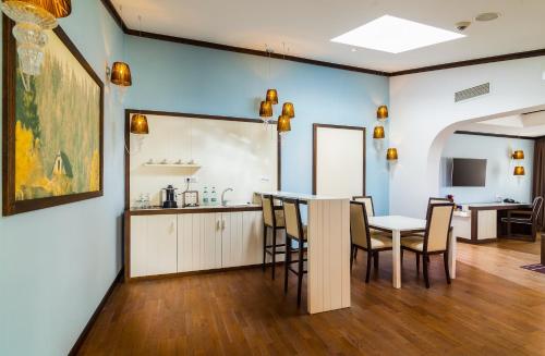 Epoque Hotel