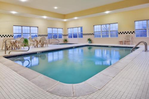 Country Inn & Suites by Radisson, Louisville South, KY