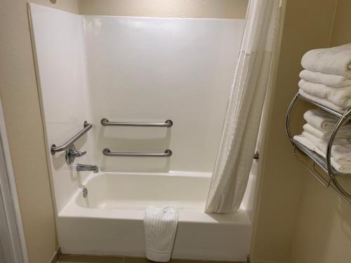Double Room with Two Double Beds - Accessible/Non-Smoking image 7