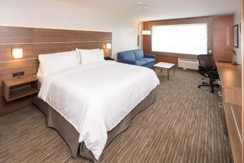 Holiday Inn Express & Suites - Kalamazoo West, an IHG Hotel