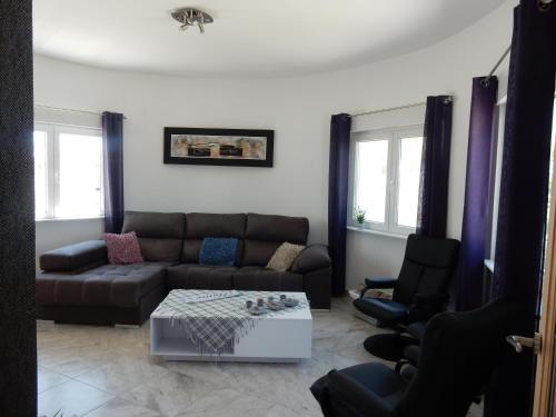 VILLA DOS-LAGOS in El Chaparral