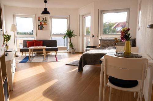 FULL HOUSE Studios - KornhausPremium Apartment - Balkon, WiFi - Dessau