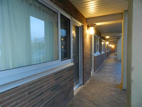 Bejárat, Capri Inn in St. Catharines