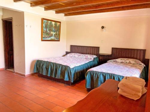1 double bed, 4 twin beds