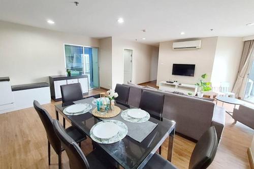 CENTRAL LUXURY SIGNATURE : 3BR :WIFI/BIG POOL/MRT ( CENTRAL LUXURY SIGNATURE : 3BR :WIFI/BIG POOL/MRT )
