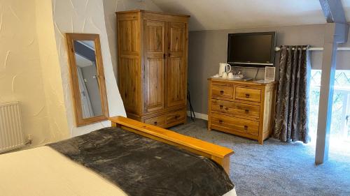 Bridge Farm Hotel, Leeds (photo 9)