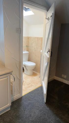 Bridge Farm Hotel - image 3