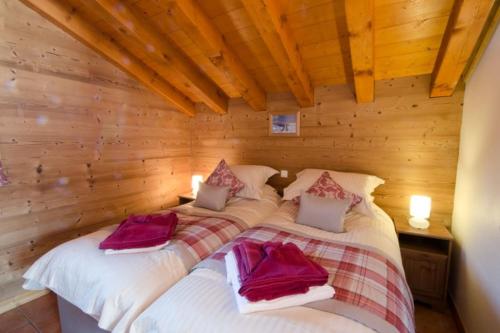 Chalet Irene is in a beautiful village with a private jacuzzi and sauna gîte à louer Levassaix