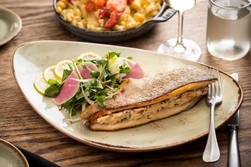 271400590 Kimpton Hotel Monaco Philadelphia by IHG