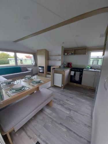 Woofles Luxury Caravan at Knaresborough Lido