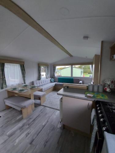 Woofles Luxury Caravan at Knaresborough Lido