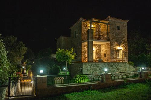 Lithos Stoupa Villas