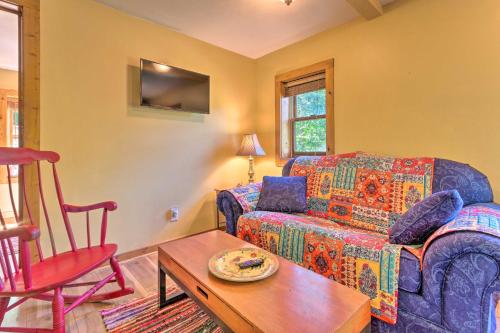 Rustic-Yet-Cozy Cabin with Patio, 12 Mi to Asheville in Arden, USA