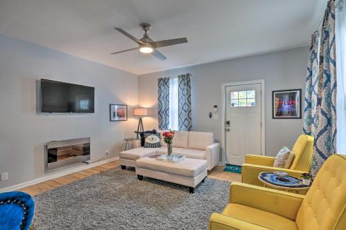 Modern Pet-Friendly Pad with Deck about 5 Mi to Cincy! in Cincinnati, USA