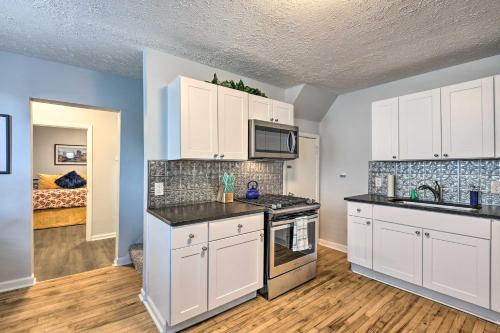 Modern Pet-Friendly Pad with Deck about 5 Mi to Cincy! in Cincinnati, USA
