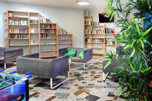 Shared lounge/TV area, HI Ostello Milano in Milan