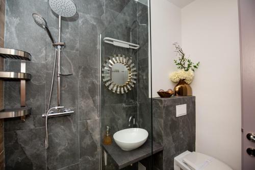 Metropole Apartments Centrum - image 6