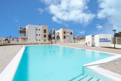  HomeForGuest Flat with large terrace in modern residential complex with swimming pool, Pension in Caleta De Fuste