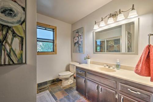 Gorgeous Home with Mtn View and Jacuzzi 4Mi to Village - image 8