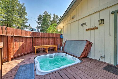 Gorgeous Home with Mtn View and Jacuzzi 4Mi to Village - image 12