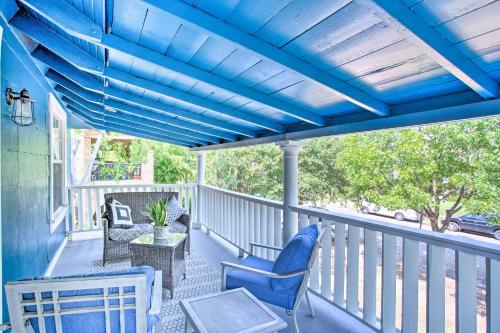 Charming Dallas Home, 3 Mi to Downtown and Zoo! in Dallas, USA