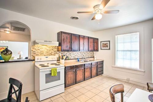 Charming Dallas Home, 3 Mi to Downtown and Zoo! in Dallas, USA