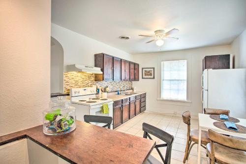 Charming Dallas Home, 3 Mi to Downtown and Zoo! in Dallas, USA
