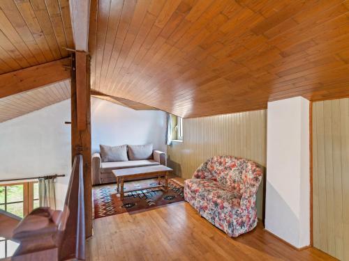 Gorgeous Holiday Home in Loubejac with Garden - image 3