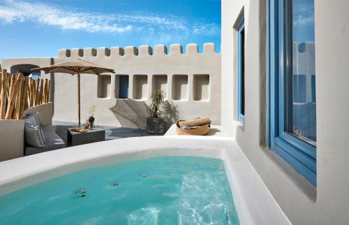 Luna Santorini Suites