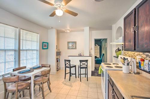 Charming Dallas Home, 3 Mi to Downtown and Zoo! in Dallas, USA