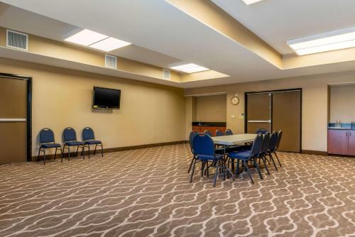 Comfort Inn and Suites Galt - Lodi North