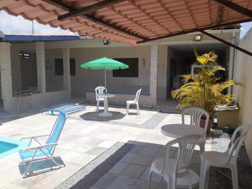 Balcony/terrace, Casa Piscina- 15 hospedes- Nao e Condominio- Praia dos Golfinhos-Itamaraca in Ilha De Itamaraca