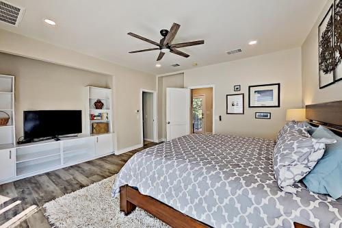 6th Street Penthouse - image 2