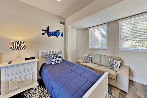 6th Street Penthouse - image 5