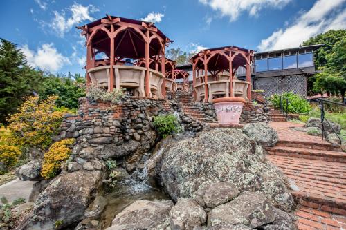 Kula Lodge