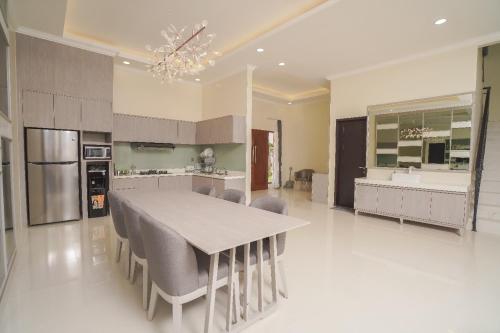 Marseillia Hills – Bogor, PA